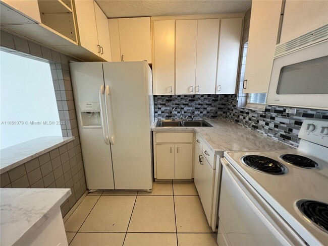 1661 SW 3rd St in Miami, FL - Building Photo - Building Photo