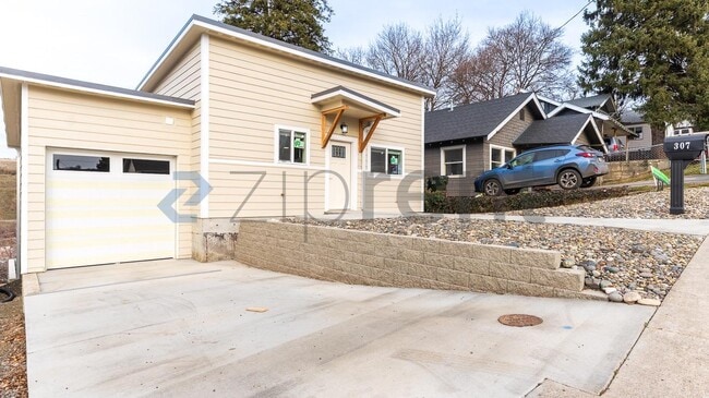 307 E Thorn St in Colfax, WA - Building Photo - Building Photo