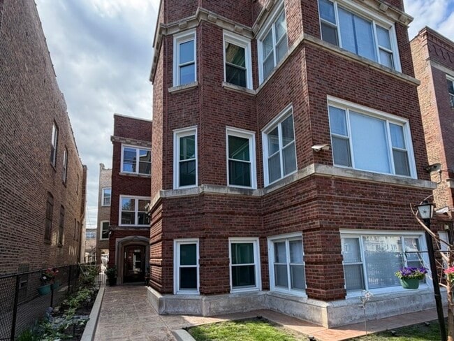 7304 S Emerald Ave in Chicago, IL - Building Photo - Building Photo