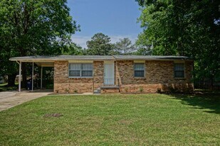 3202 Berkley St SW in Huntsville, AL - Building Photo