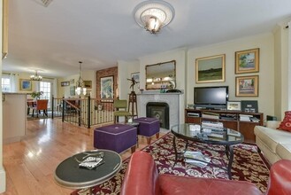 125 Pembroke St, Unit B in Boston, MA - Building Photo - Building Photo