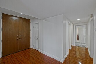 1853 S Bentley Ave in Los Angeles, CA - Building Photo - Building Photo