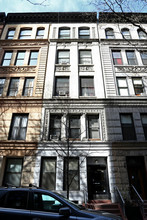 71 W 68th St in New York, NY - Building Photo - Building Photo