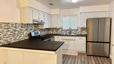 2123 Cottonwood Ct in Hanford, CA - Building Photo - Building Photo