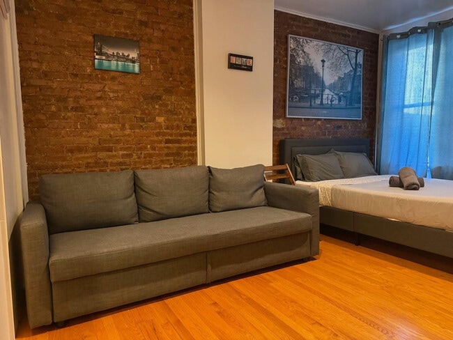 335 E 94th St in New York, NY - Building Photo - Building Photo