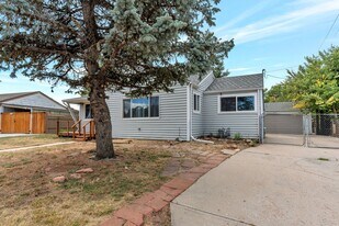 11612 Del Mar Pky in Aurora, CO - Building Photo