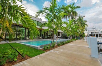 401 Royal Plaza Dr in Fort Lauderdale, FL - Building Photo - Building Photo