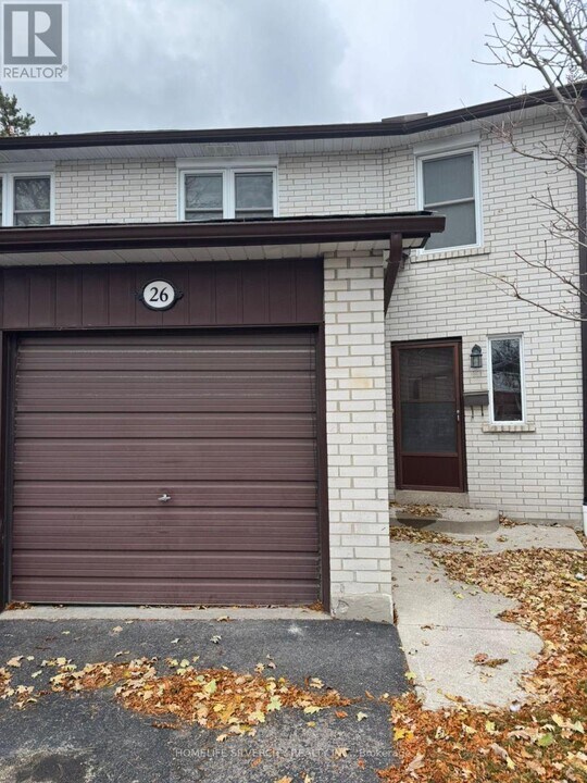 26 Niles Way in Markham, ON - Building Photo