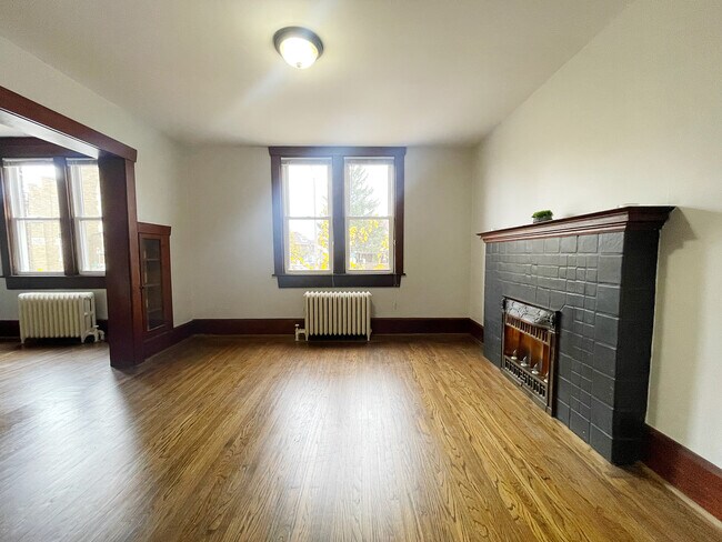 1400 King St E in Hamilton, ON - Building Photo - Building Photo
