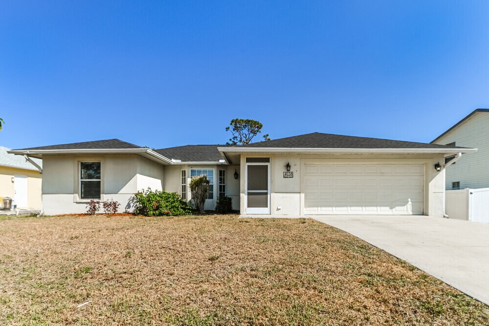 4658 Sierra Ln in Bonita Springs, FL - Building Photo