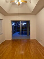 394 Knight Dr in Tarpon Springs, FL - Building Photo