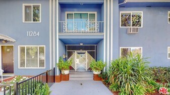 11284 Montana Ave in Los Angeles, CA - Building Photo