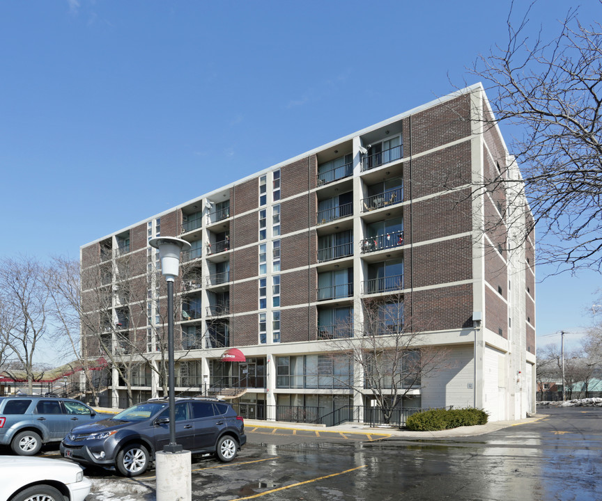 York Tower in Bensenville, IL - Building Photo