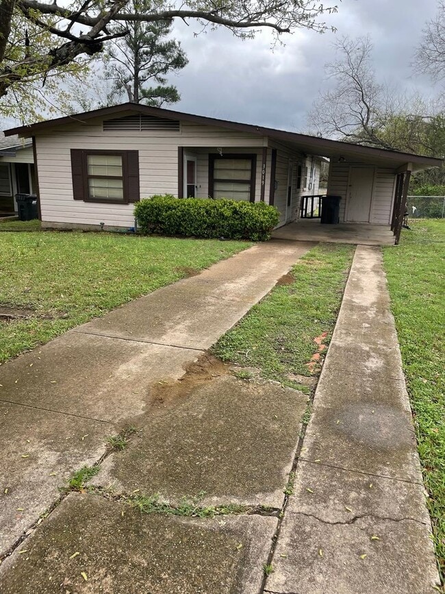 property at 3019 Collins St