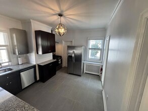 24 Pamrapo Ave, Unit 2 in Jersey City, NJ - Building Photo - Building Photo