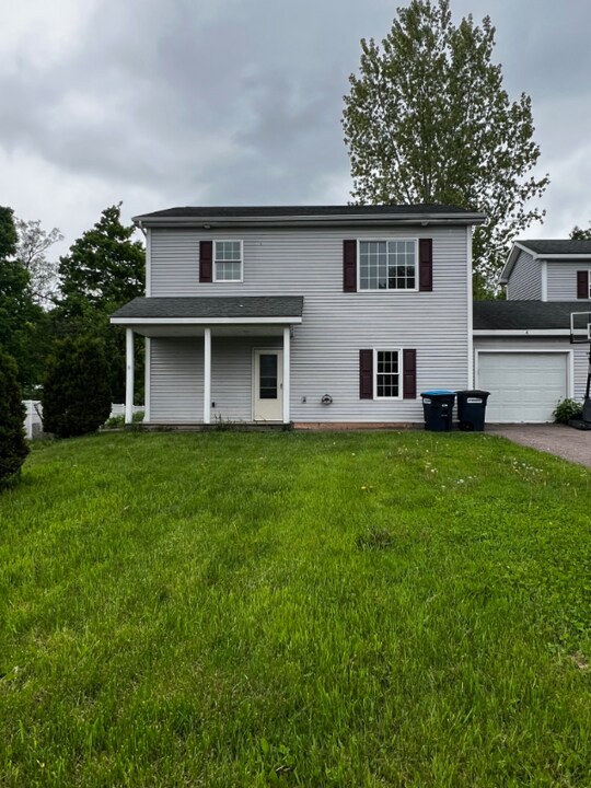 7 Maple St in Fairfax, VT - Foto de edificio