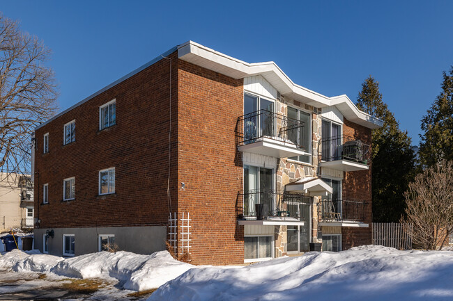 2285 De Vérone Rue in Laval, QC - Building Photo - Primary Photo