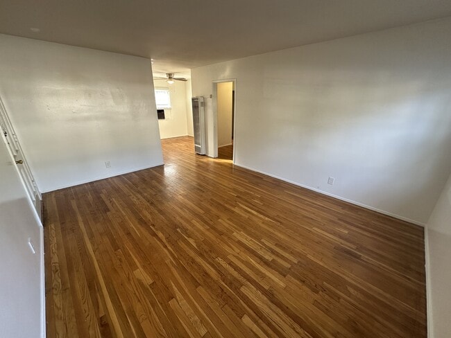 2441 Silver Lake Blvd, Unit 2441-B in Los Angeles, CA - Building Photo - Building Photo
