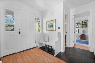 1310 Peninsula Ct in Traverse City, MI - Building Photo - Building Photo