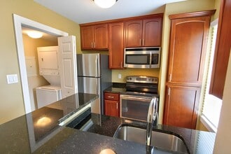 Country Club Manor in Williamsville, NY - Foto de edificio - Building Photo