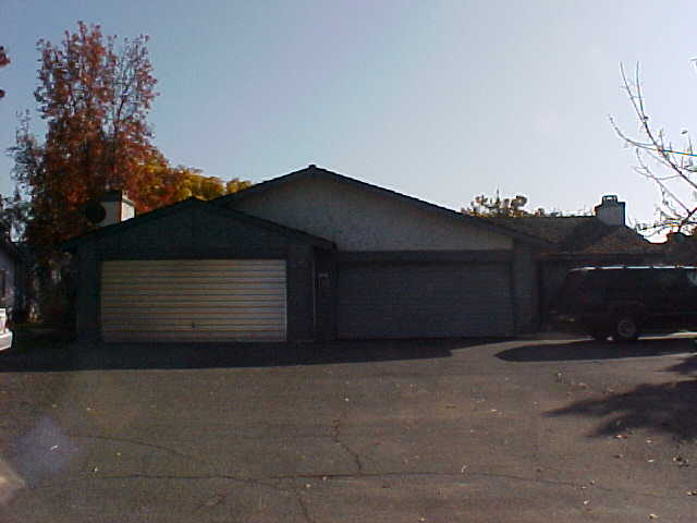 6017 Auburn Oaks Dr in Bakersfield, CA - Foto de edificio