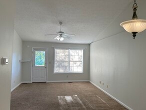 1325 Trent Blvd in Lexington, KY - Building Photo - Building Photo
