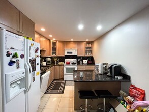 30 Revere Beach Pkwy in Medford, MA - Foto de edificio - Building Photo