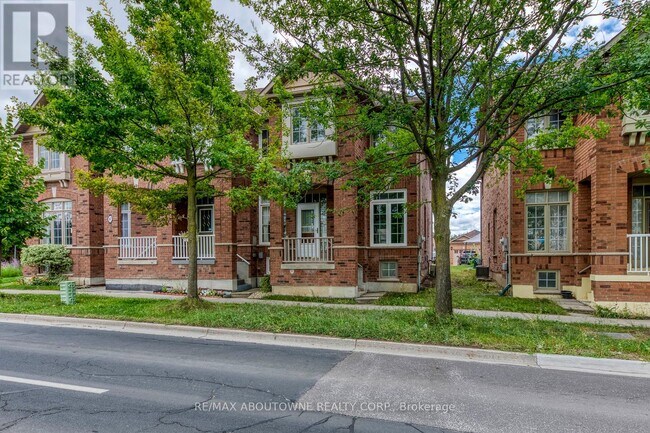 83 Bur Oak Ave in Markham, ON - Building Photo - Building Photo