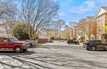 5601 Fairview Rd in Charlotte, NC - Building Photo - Building Photo