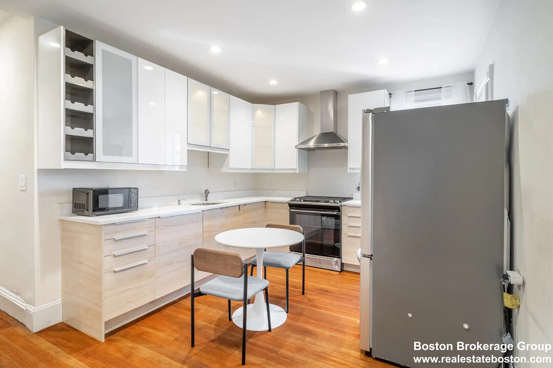 17 Cawfield St, Unit 1 in Boston, MA - Building Photo