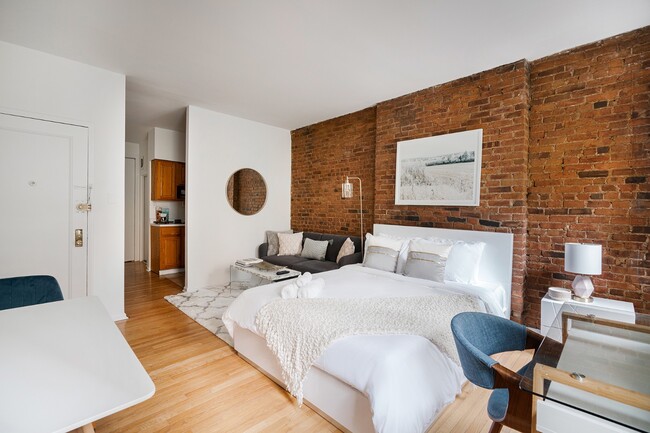 327 E 75th St in New York, NY - Building Photo - Building Photo