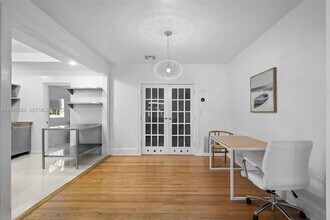 555 NE 73rd St in Miami, FL - Building Photo - Building Photo