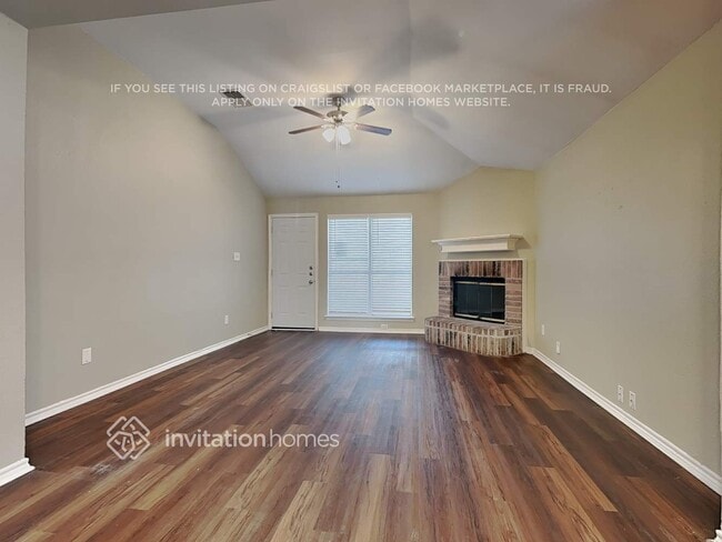 8175 Spruce Valley Dr, Unit 17 in Fort Worth, TX - Building Photo - Building Photo