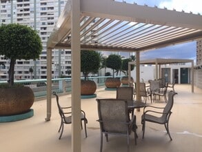 1560 Kanunu St, Unit #708 in Honolulu, HI - Foto de edificio - Building Photo