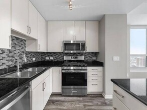 929 Portland Ave, Unit 2106 in Minneapolis, MN - Building Photo - Building Photo