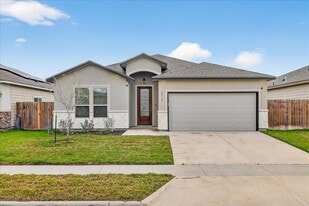 2214 Cuarzo Dr in Corpus Christi, TX - Building Photo