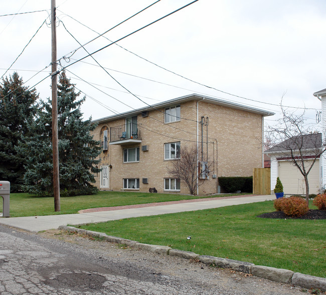 860 Moyer Ave in Youngstown, OH - Building Photo - Building Photo