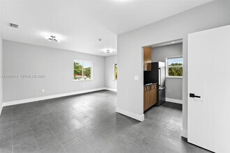 2363 NW 15th St in Miami, FL - Building Photo - Building Photo