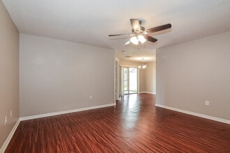 10233 Patrick Dr in Leesburg, FL - Building Photo - Building Photo