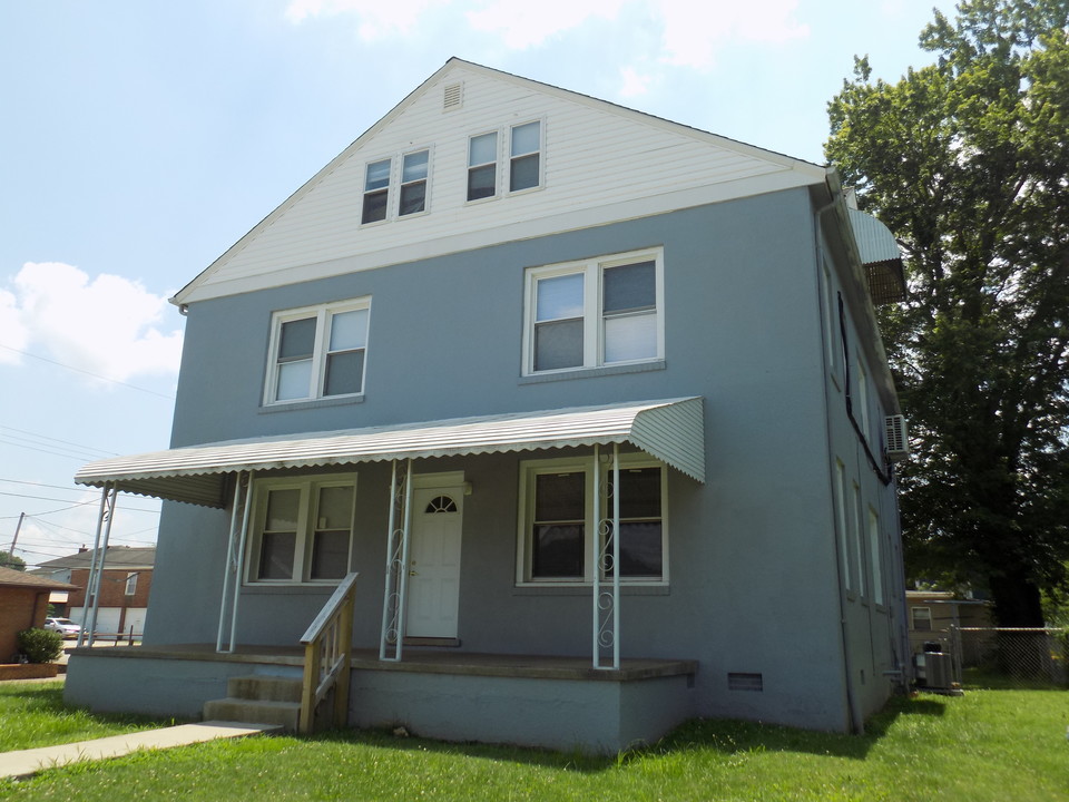 1301 Myers Ave in Dunbar, WV - Building Photo