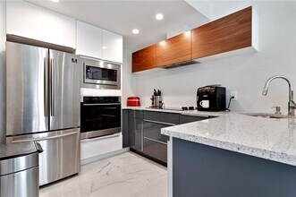 1460 Ocean Dr in Miami Beach, FL - Building Photo - Building Photo