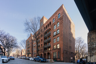 10 Columbia Place in Brooklyn, NY - Building Photo - Primary Photo