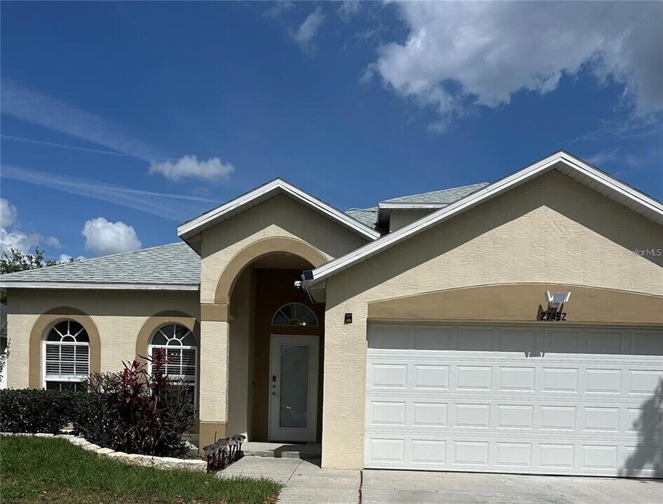 27452 Sky Lake Cir in Wesley Chapel, FL - Building Photo