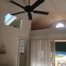 105 Pulaski St, Unit Pool house in Southampton, NY - Building Photo - Building Photo