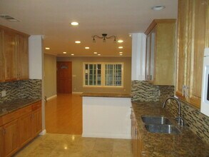 10301 Arminta St in Sun Valley, CA - Building Photo - Building Photo