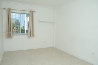 10 Aragon Ave in Coral Gables, FL - Building Photo - Building Photo