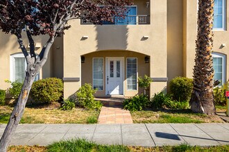 Carroll Street Villas in Sunnyvale, CA - Building Photo - Building Photo