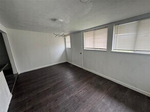 4704 Pemberton Ln in The Colony, TX - Foto de edificio - Building Photo