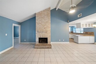 10619 Village Trail Dr in Houston, TX - Building Photo - Building Photo