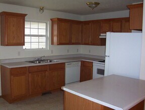 1906 N Hillcrest Ave in Springfield, MO - Building Photo - Building Photo